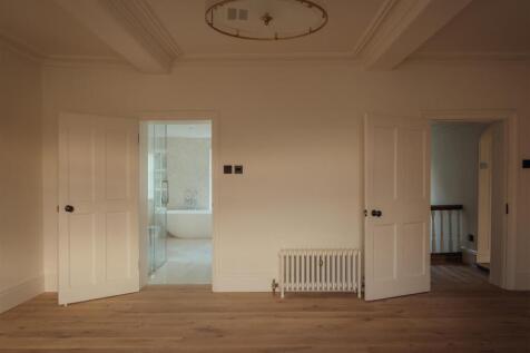 ManorHouse-Bed1.jpg
