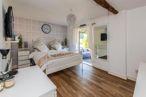 Barn End-bed1.jpg