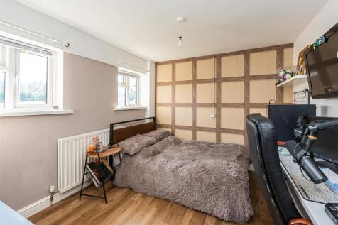 Barn End-bed2.jpg