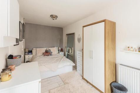 Barn End-bed3.jpg