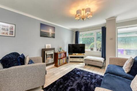 34 Tyning Close-lounge2.jpg