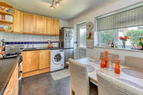 34 Tyning Close-kitchen.jpg