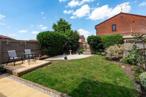 34 Tyning Close-garden1.jpg