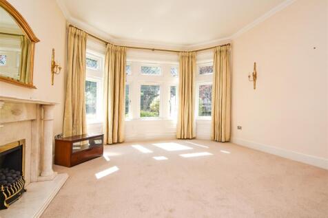 18c Southgate - Lounge (2).jpg