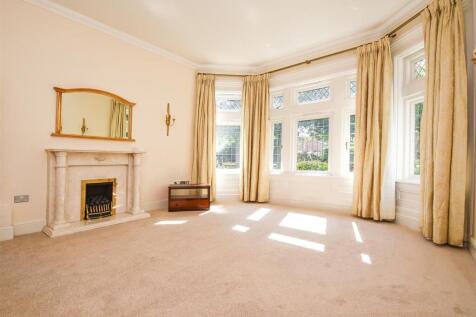 18c Southgate - Lounge.jpg