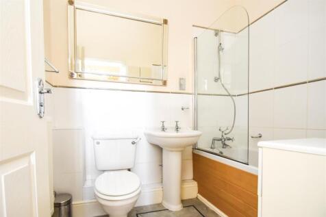 18c Southgate - Bathroom.jpg