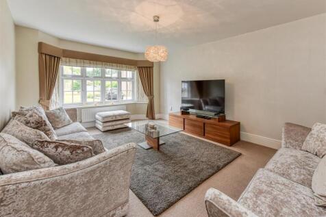 6 Pickwick Gardens-lounge.jpg