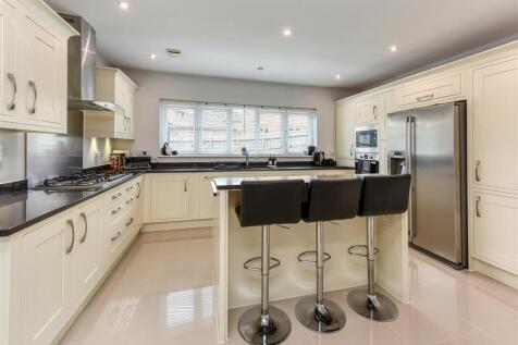 6 Pickwick Gardens-kitchen2.jpg