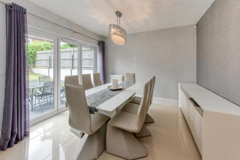 6 Pickwick Gardens-dining1.jpg