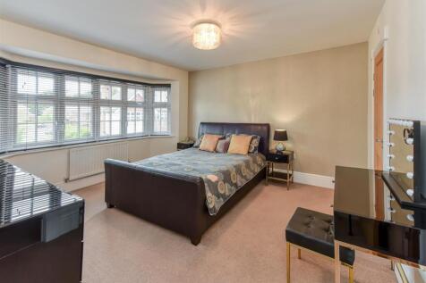 6 Pickwick Gardens-bed1a.jpg