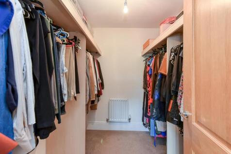6 Pickwick Gardens-bed1 dressing.jpg