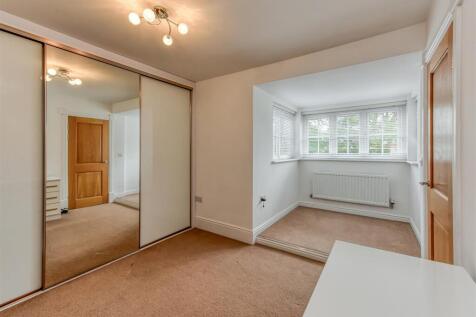 6 Pickwick Gardens-bed4.jpg