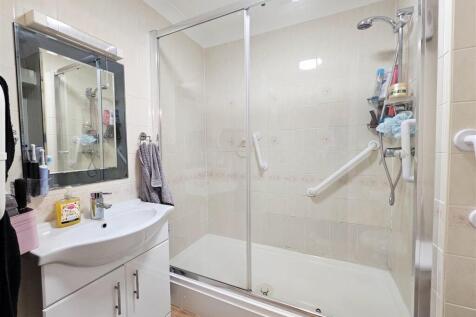 Flat 9, Pendene Court 4