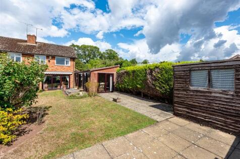 19 Woodland Close-garden2.jpg