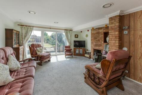19 Woodland Close-reception room.jpg