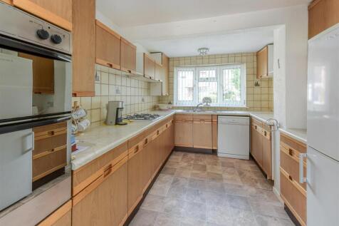 19 Woodland Close-kitchen.jpg