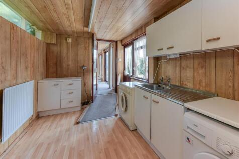 19 Woodland Close-laundry.jpg