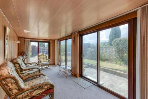 19 Woodland Close-sunroom.jpg