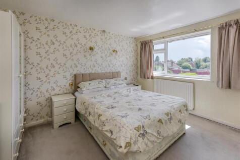 19 Woodland Close-bed1.jpg