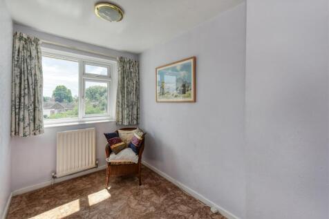 19 Woodland Close-bed3.jpg