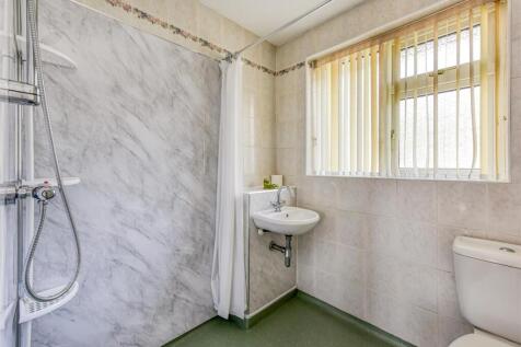 19 Woodland Close-shower room.jpg