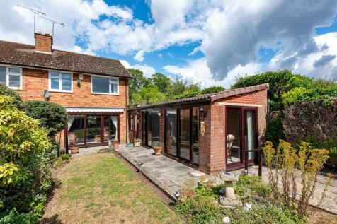 19 Woodland Close-garden3.jpg