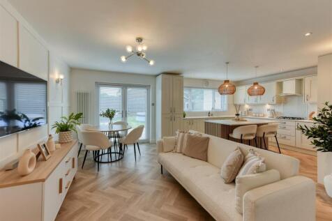 Hydeaway House-kitchen1.jpg