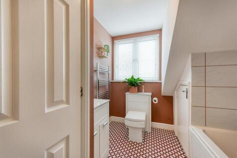 Hydeaway House-bathroom2.jpg