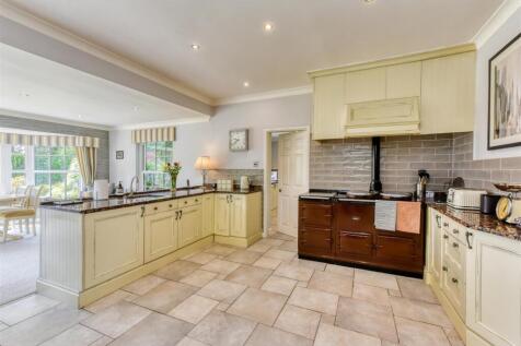 Pine House-kitchen3.jpg