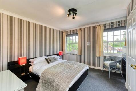 Pine House-bed3.jpg