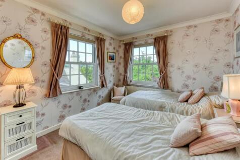 Pine House-bed4.jpg