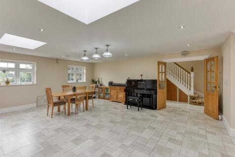 The Cottage-family2.jpg