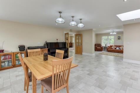 The Cottage-family3.jpg