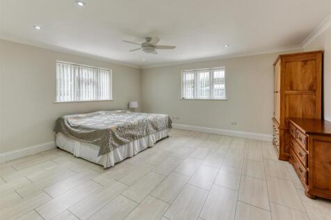 The Cottage-bed1.jpg