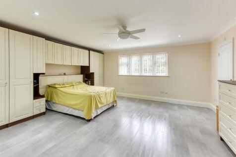 The Cottage-bed2.jpg