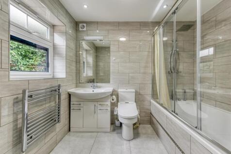 The Cottage-bed2 ensuite.jpg