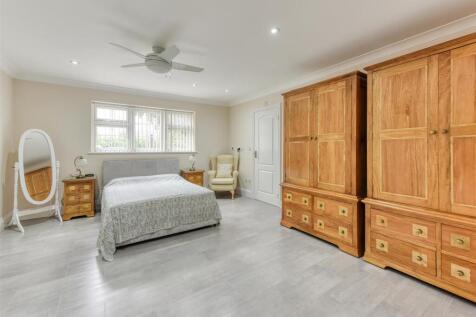 The Cottage-bed3.jpg