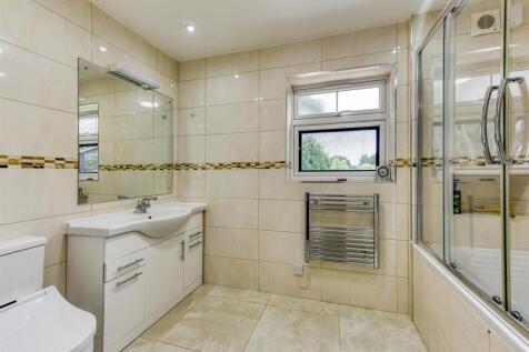 The Cottage-bed3 ensuite.jpg