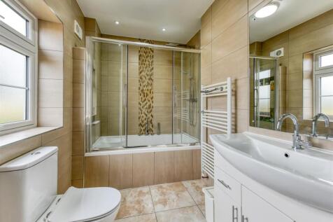 The Cottage-bed4 ensuite.jpg