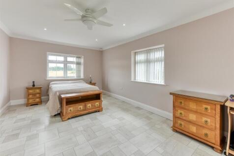 The Cottage-bed5a.jpg