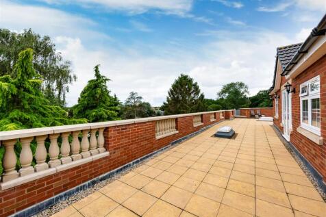 The Cottage-balcony1.jpg