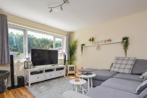 3 Ashfields - Living Area.jpg