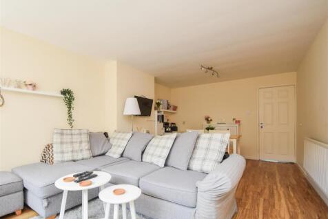 3 Ashfields - Living Room.jpg