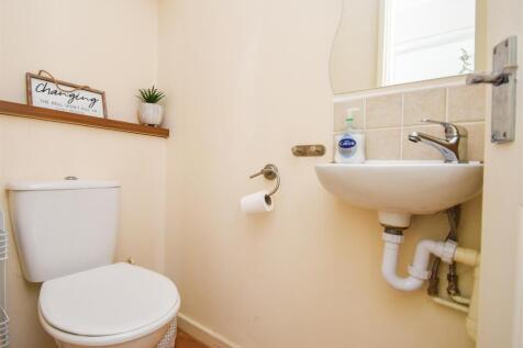 3 Ashfields - WC.jpg