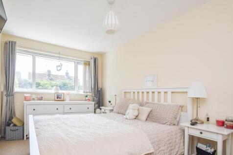 3 Ashfields - Bed 1.jpg