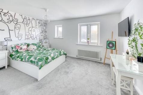 37 Deaconsfield-bed2.jpg