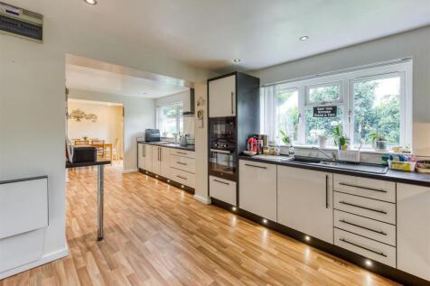 8 Barrington Close-14.jpg