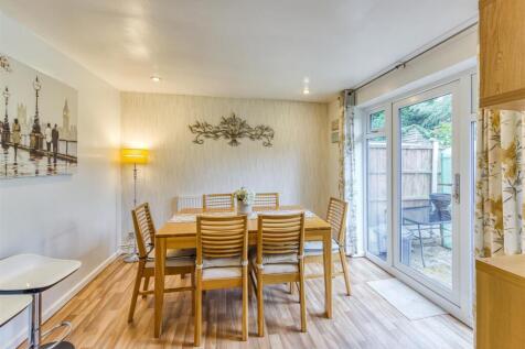 8 Barrington Close-16.jpg