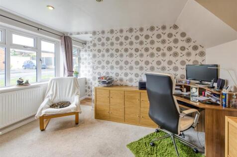 8 Barrington Close-11.jpg