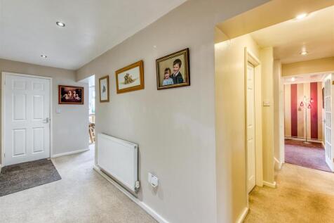 8 Barrington Close-18.jpg